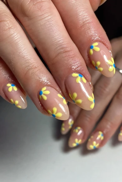 Daisy Nail Art Design