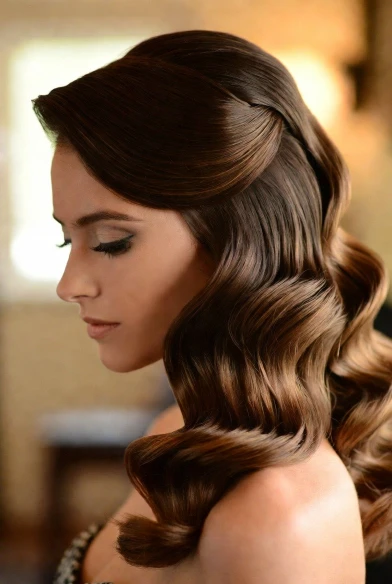 Vintage-Inspired Half Up Waves
